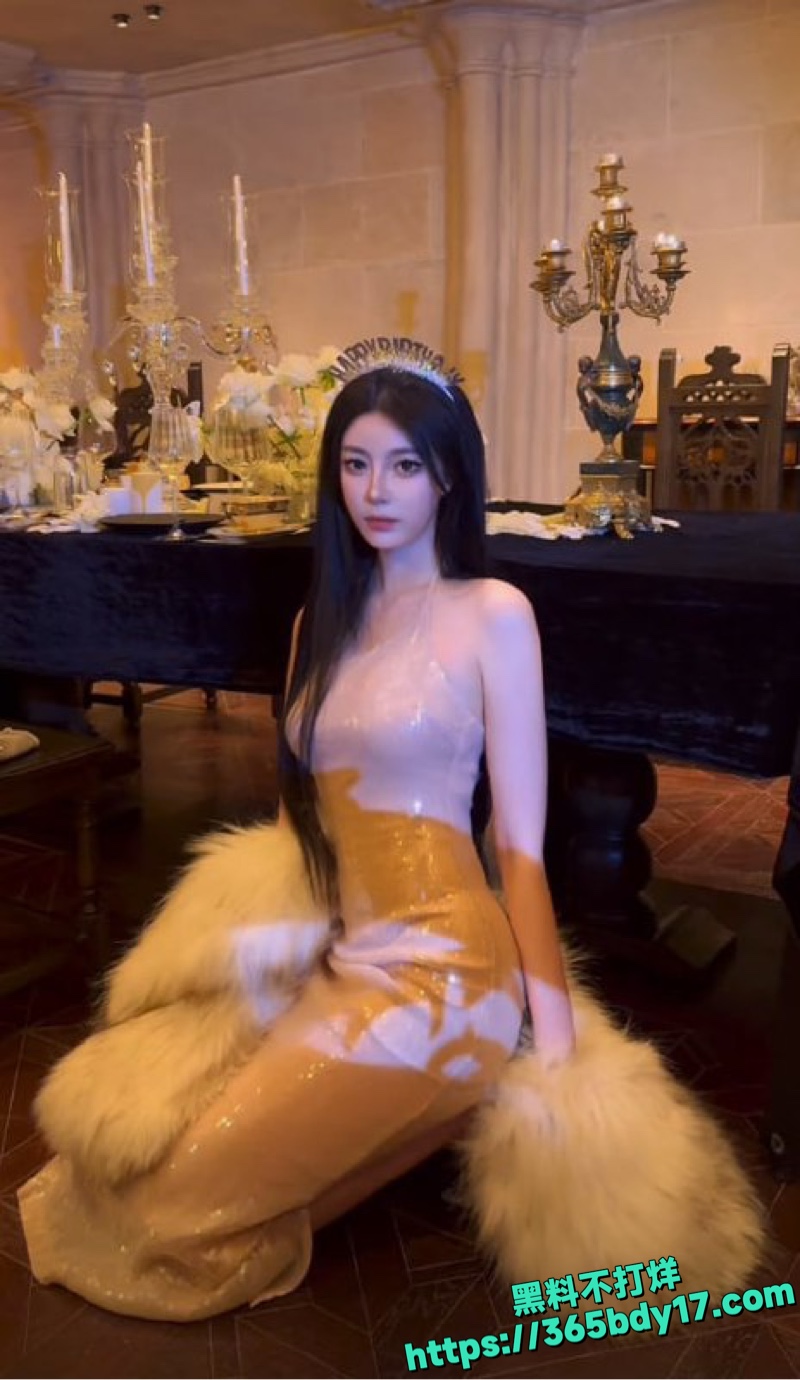 Wasasa反差婊车震泄密 2.
