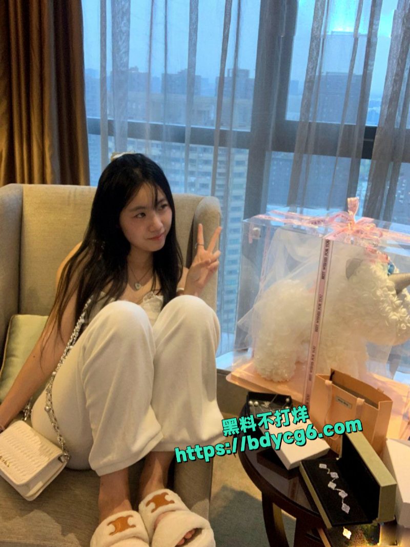 极品反差露脸女神推特网红爱健身撸铁母狗悲哀小狗完整版15.jpg