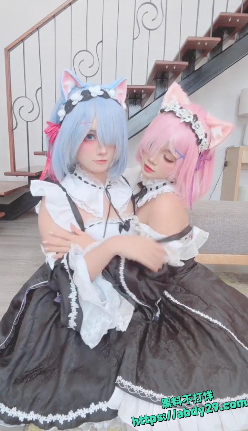 高颜值cos雷姆拉姆百合私拍5