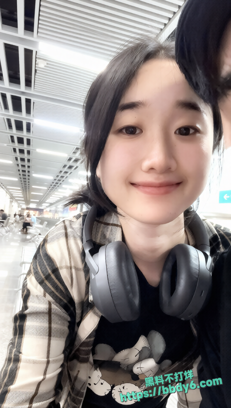 清纯反差甜妹穿着连身包臀裙13