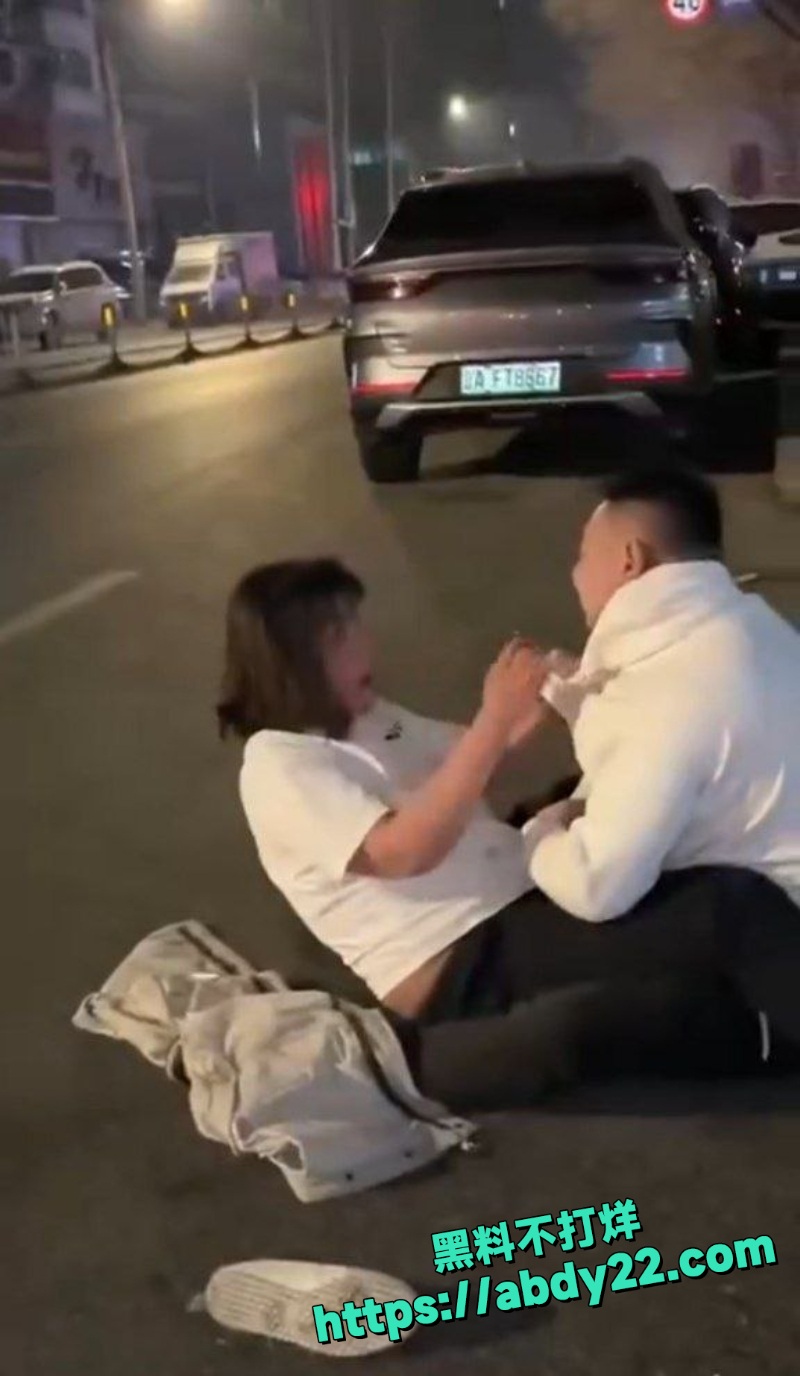 沈阳夫妻醉酒互扇大嘴巴子1