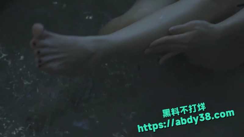 真作品 浴缸比基尼 7
