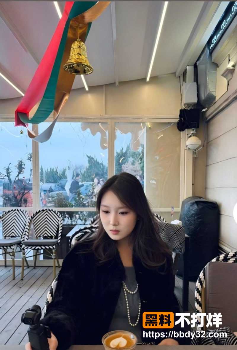 烟台女大学生陈屹鑫私密视频流出3