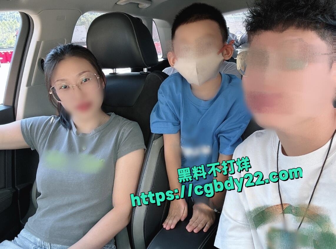 把自己的眼镜淫妻贡献给兄弟玩1