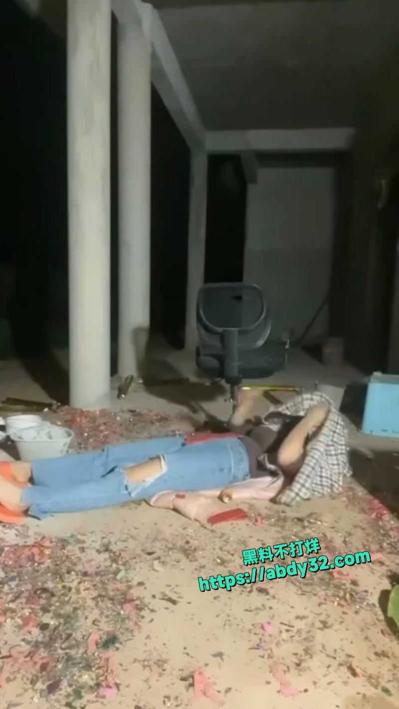 低俗直播惩罚鞭炮炸逼1