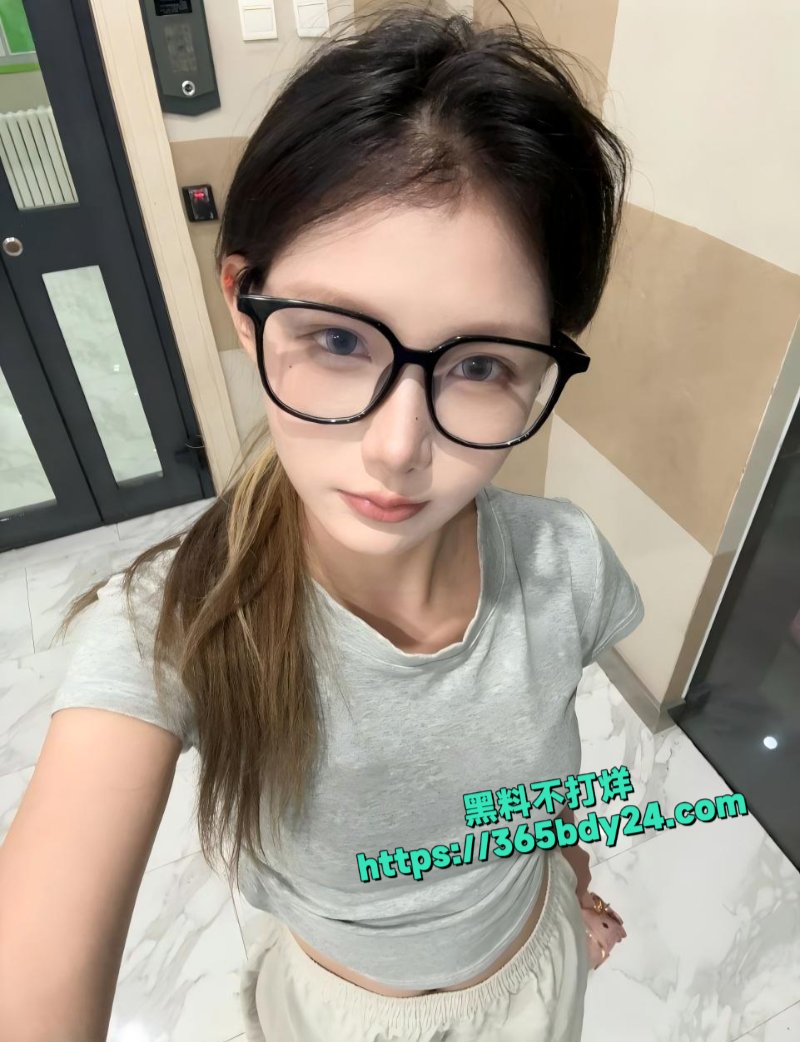 山东理工大学眼镜反差婊徐悦