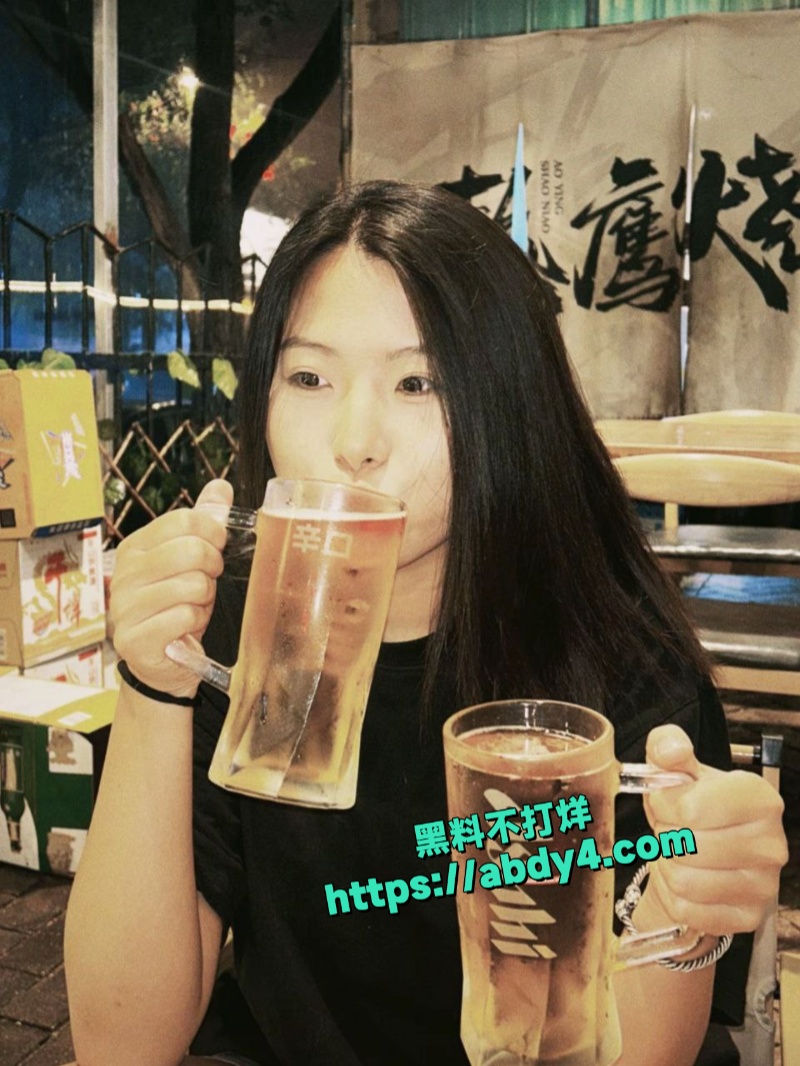 山东青岛林艺璇女上位榨精 5