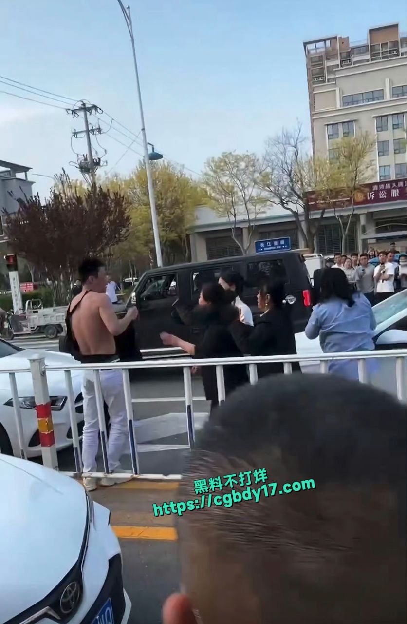 邢台市原配抓小三现场2