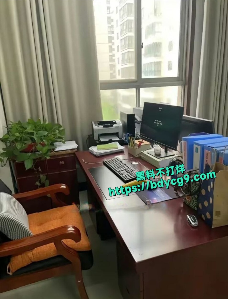 遵义市绿奴公务员奉献老婆22