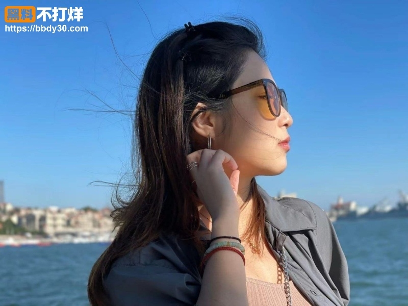 高冷大学生被富哥调教成母狗1