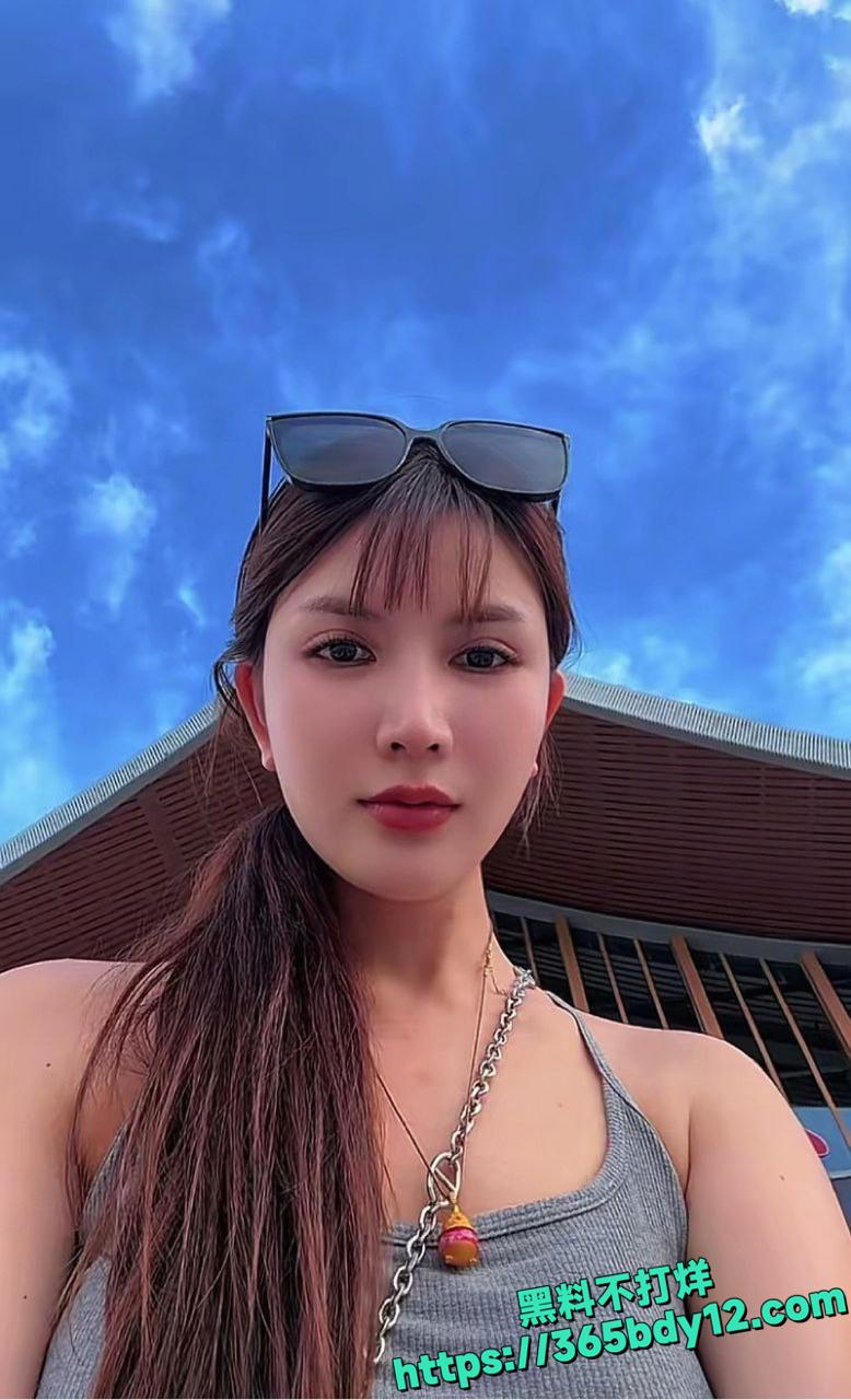 赵莉莉婚内出轨被曝光3.