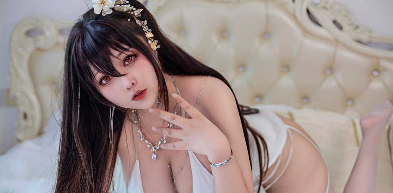二次元女神咔喵大凤花嫁写真流出 极品身材被和服紧紧包裹 丰满曲线呼之欲出
