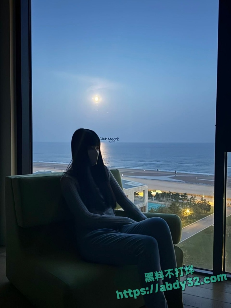 博远华兴高管婚内出轨18岁女孩9