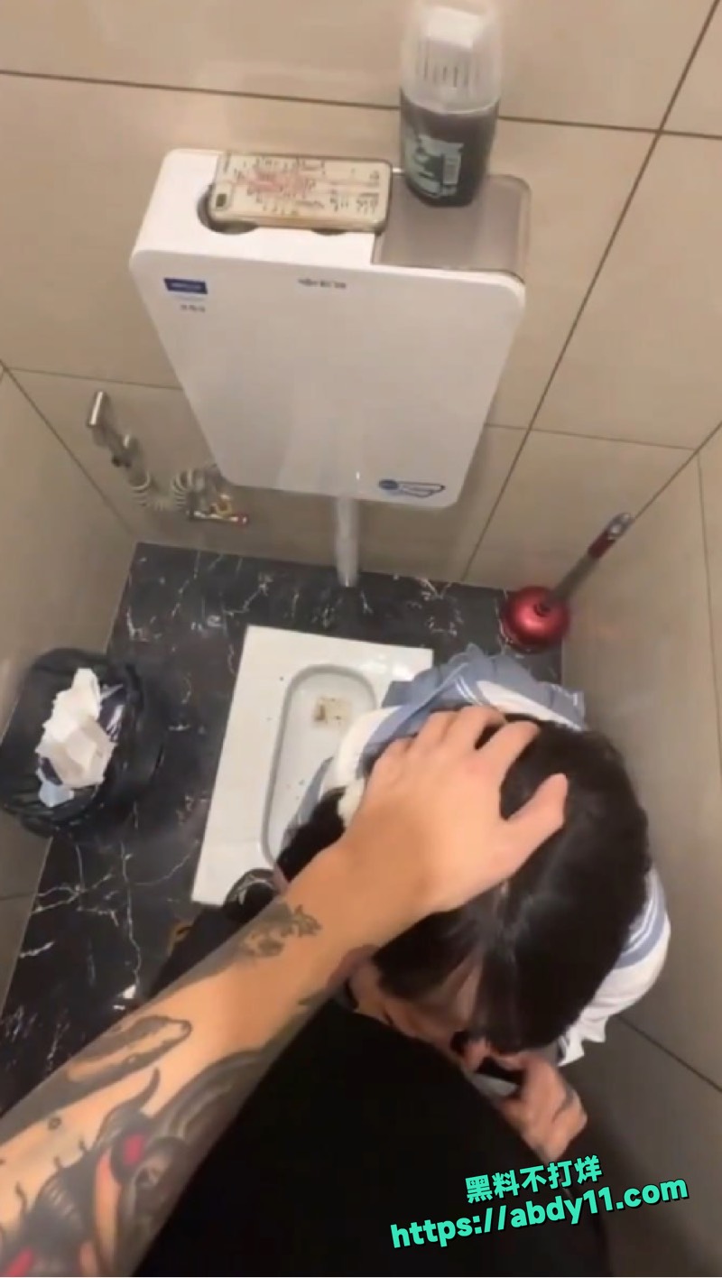 崔浩轩台球厅卫生间开播8