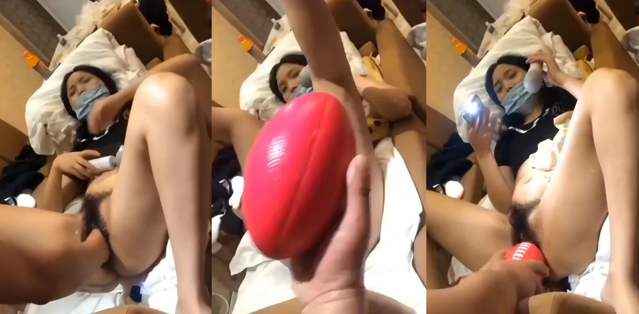 红色橄榄球塞阴道 痛爽交加的冒险 凉到喊舒服 你敢信逼能扩这么大