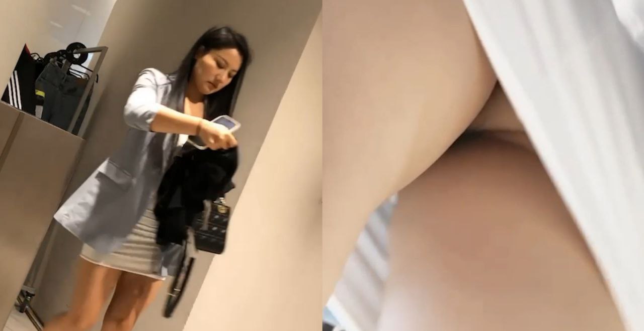 偷拍大神最喜欢的季节来了 反差母狗人妻真空上街闲逛 被大神拍到无毛白虎逼
