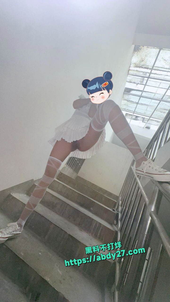 海角乱伦大神长腿女儿丽丽更新 3