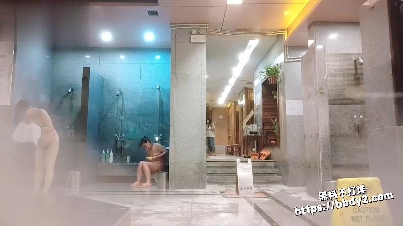 洗浴中心偷拍8
