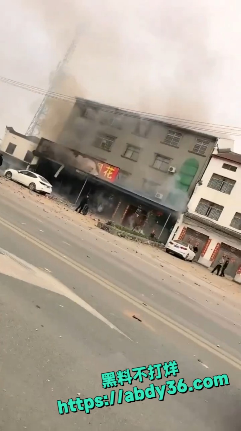 烟花爆竹门店起火爆炸 15