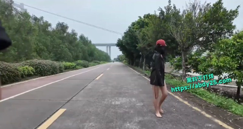 户外露出博主cikaimoon3