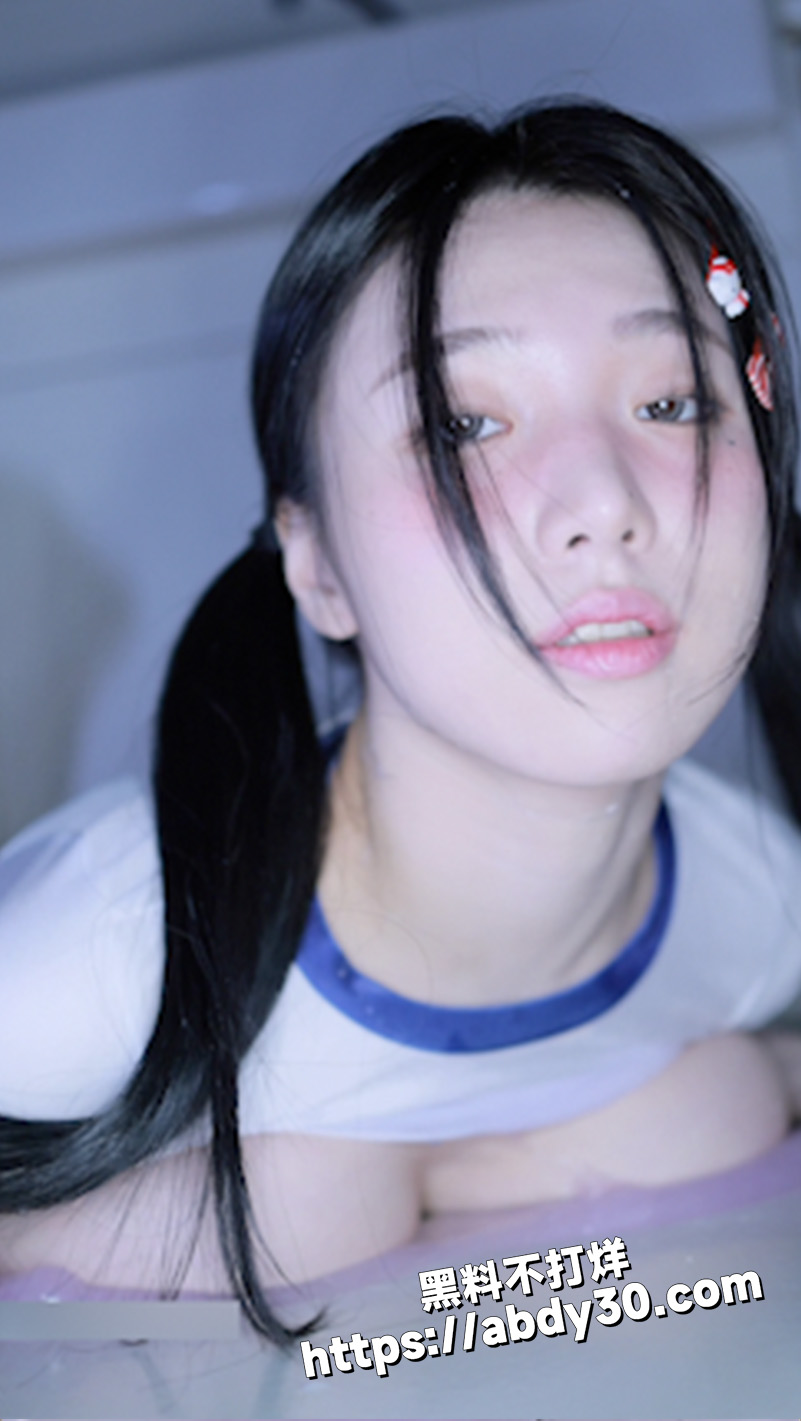 火爆顶级嫩模 西八国天然巨乳女神