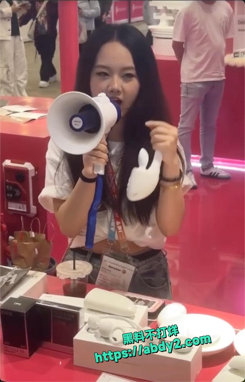 成人用品展小姐姐大胆解说道具 4