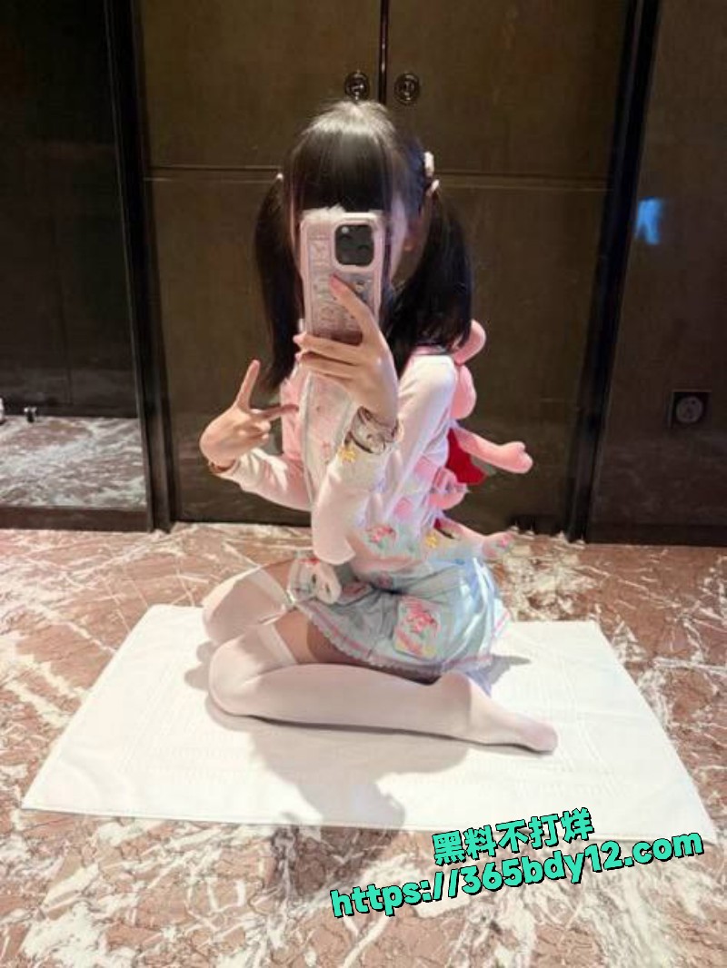 推特白虎小萝莉奶呼呼 9