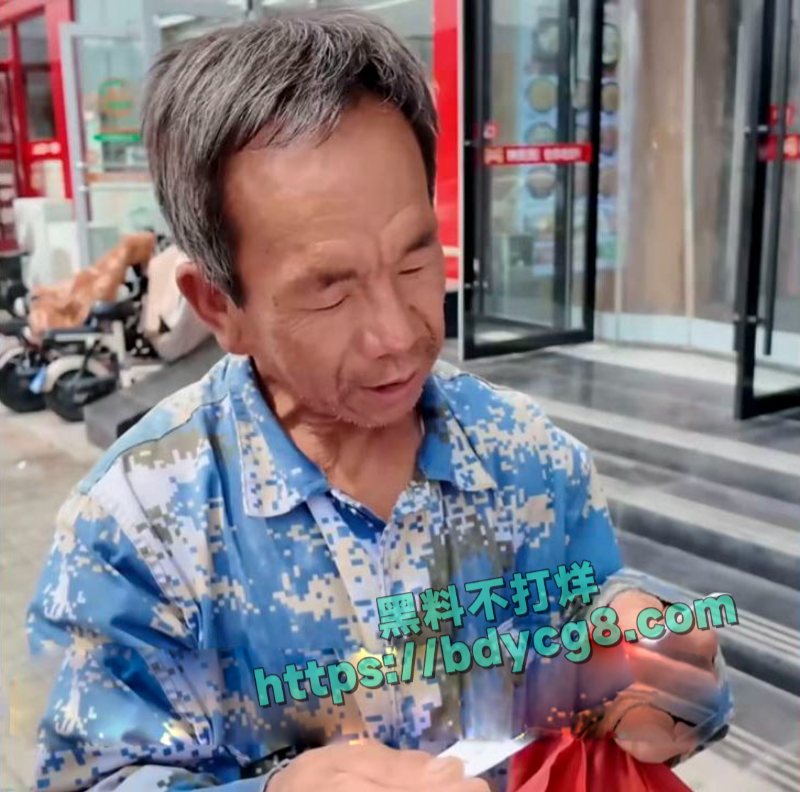 工地大爷挑战高考作文我的妈妈看哭百万网友15