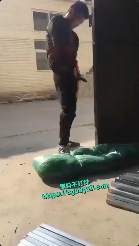 自虐自己的鸡鸡1