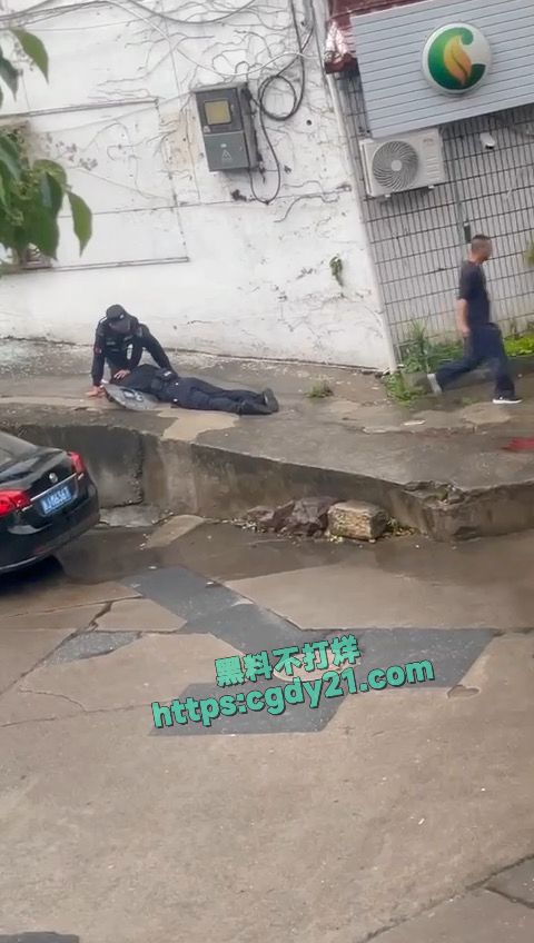 浙江省台州市临海古城附近发生警匪枪击案12