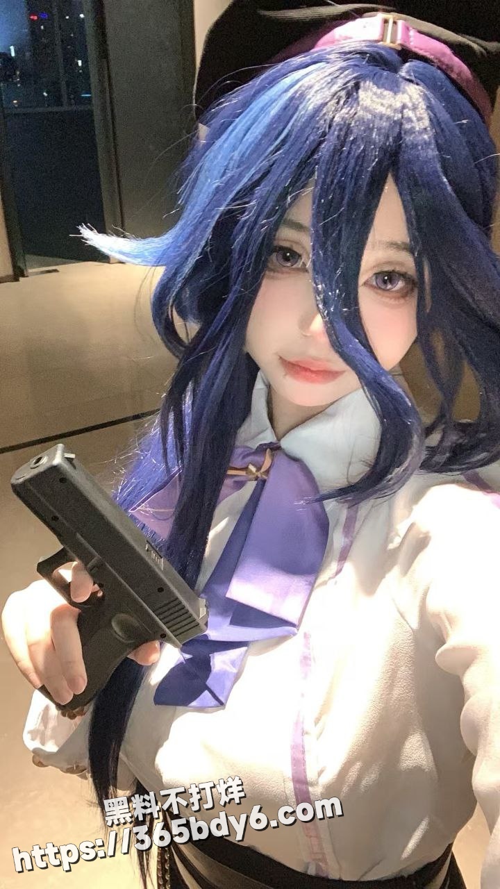二次元知名女Coser高中萌妹露出自慰3