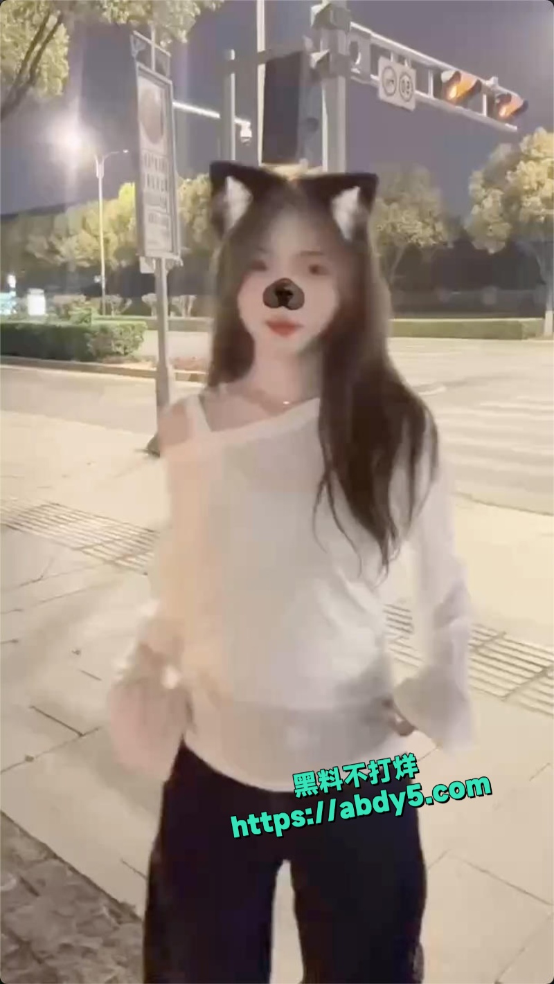 天津精神小妹李美娜不堪金钱诱惑被金主包养 1