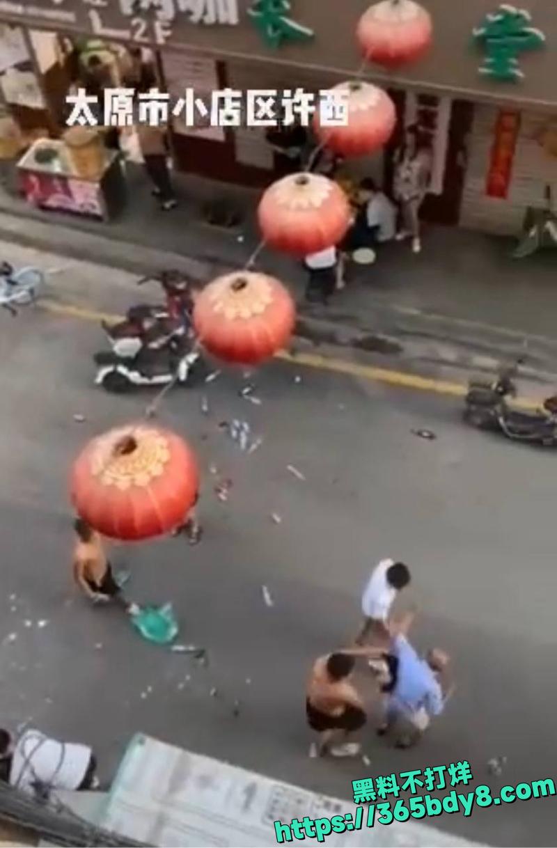 多名醉酒男子寻衅滋事 斗殴当场打死老人1