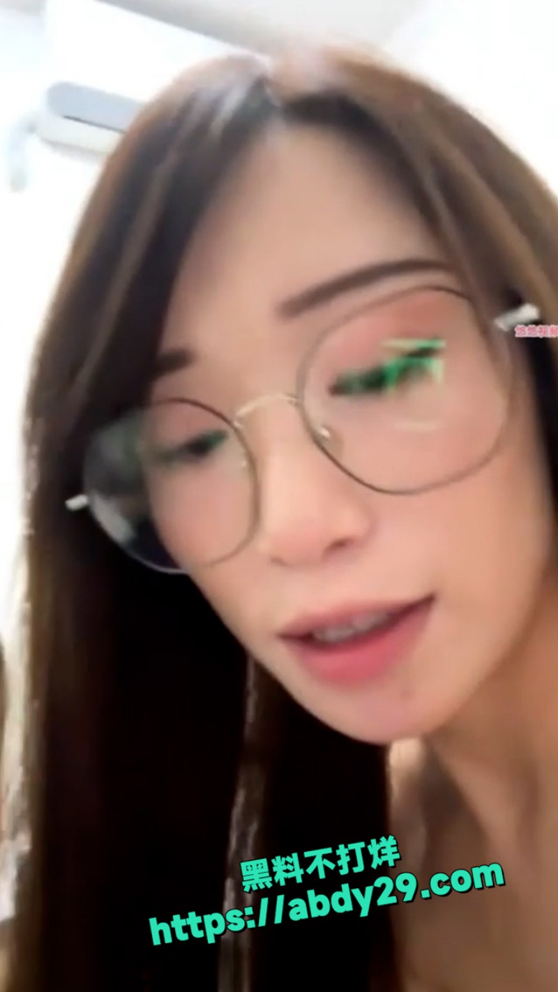 巨乳眼镜少妇 yoyo 2