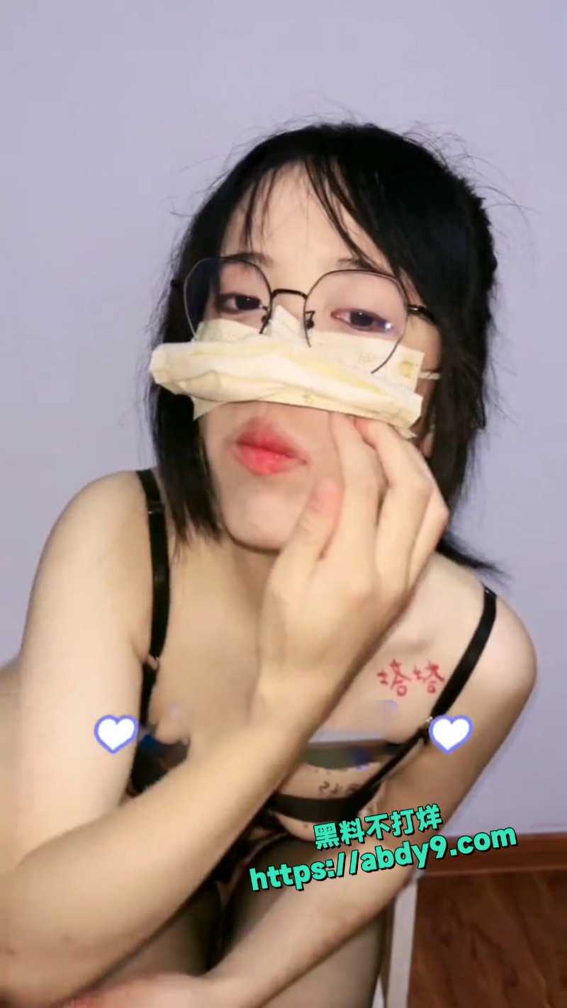 推特研究生柒柒穿情趣内衣直播互动 3