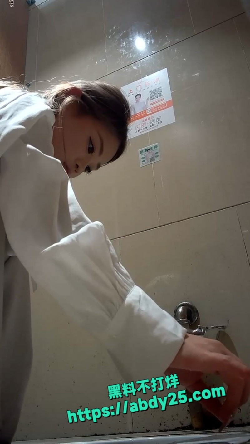 酒吧女厕醉态曝光 2