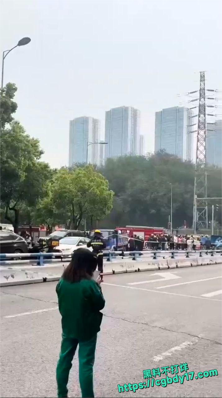 重庆渝北鲁能星城十三街区事故2