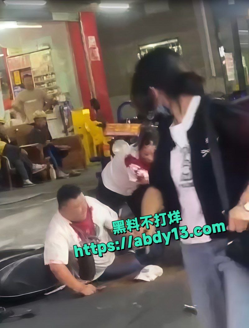 深圳龙岗区某小区外捉奸砍人3