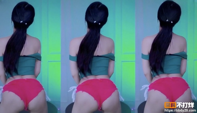 巨乳美女揉胸骚舞 2