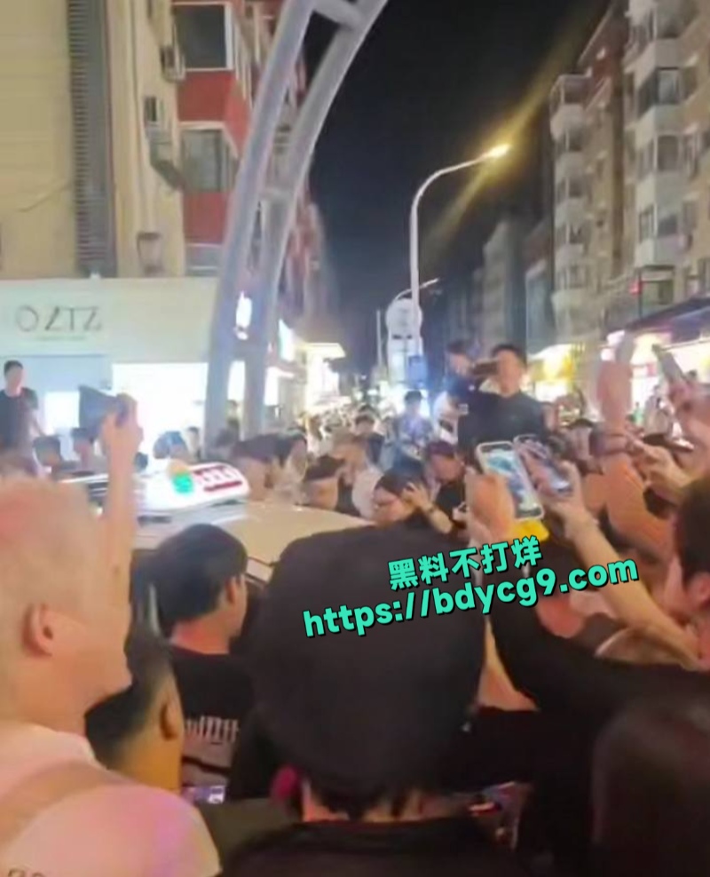 吉林长春桂林路光头佬给老外下跪