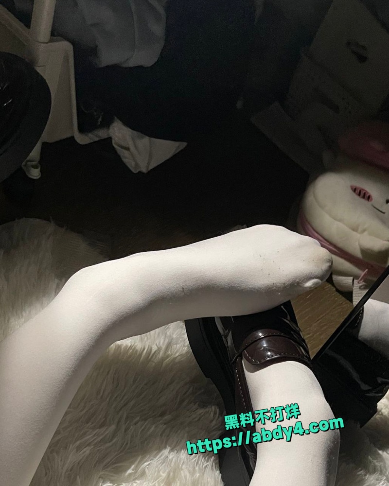 反差母狗大尺度自慰视频 7