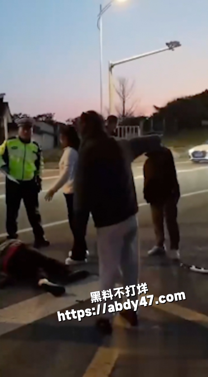 苏州西山女司机撞三轮7