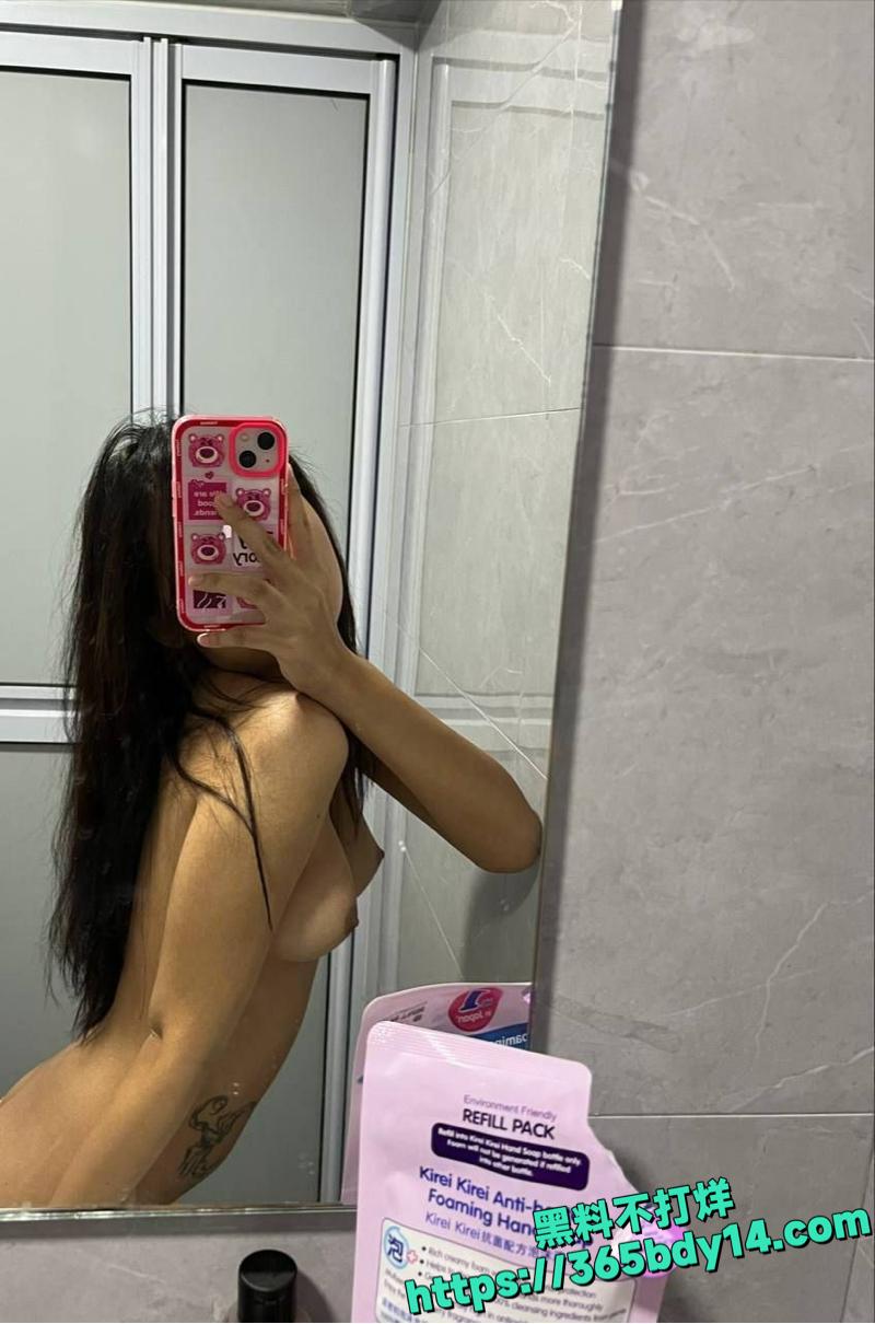 兄弟女友深喉口交挑逗 21.