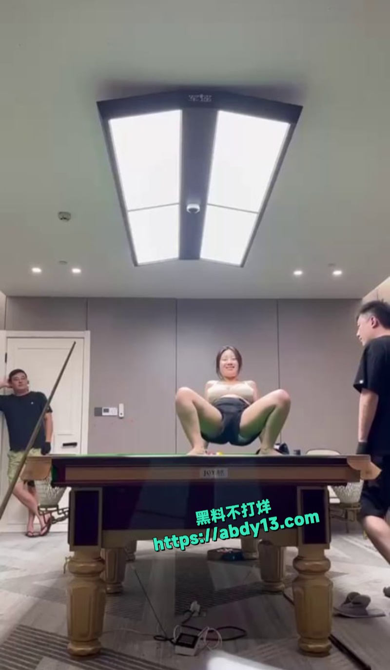 巨乳私教包厢台球桌上脱衣热舞 11