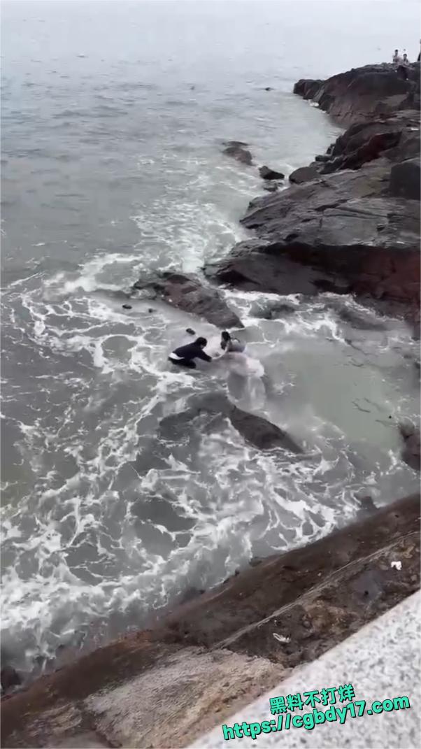 福州平潭岛仙人井 小姐姐为了拍照命差点没了1