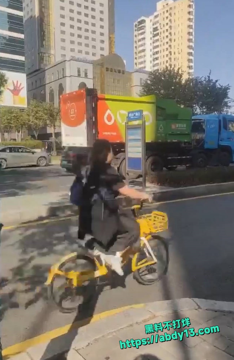 街头公交站突发恐怖惨剧5