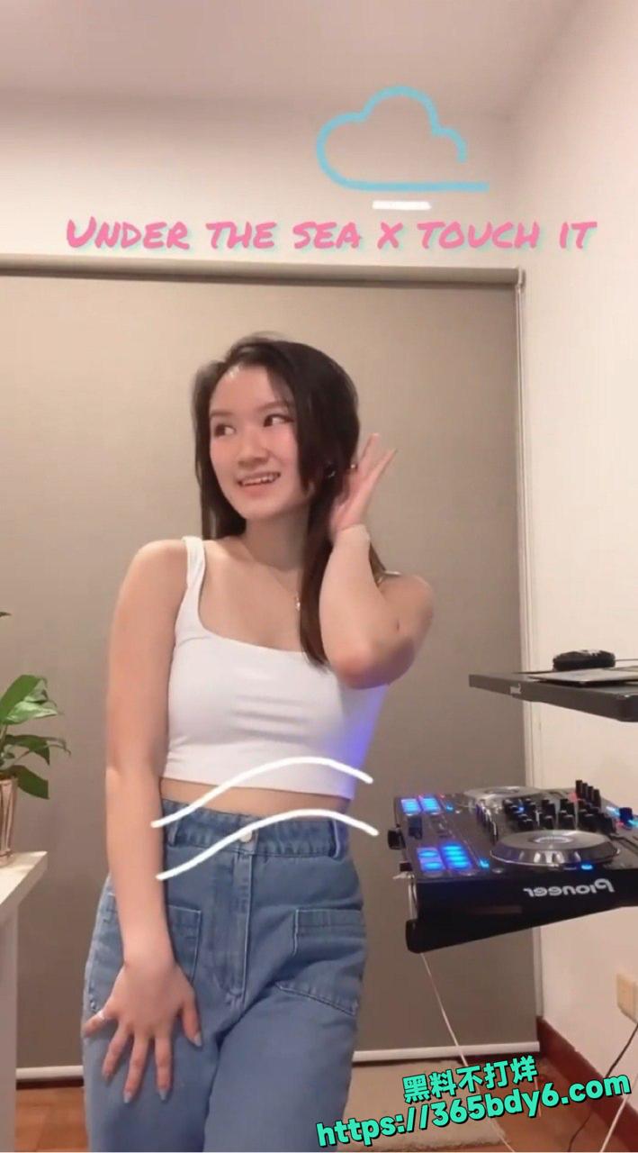 越南华裔极品大学生露脸口交视频泄密1