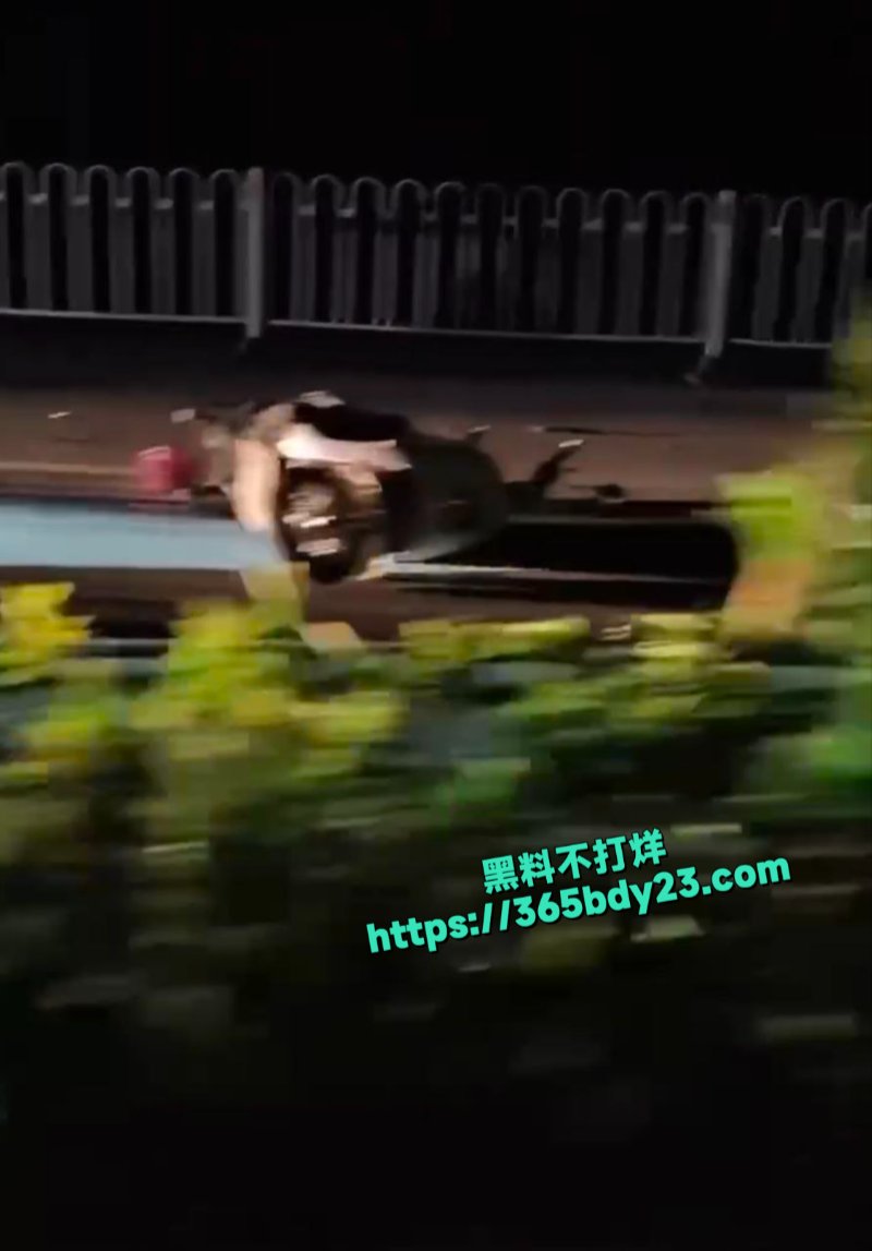 小伙带女朋友兜风出车祸去世5