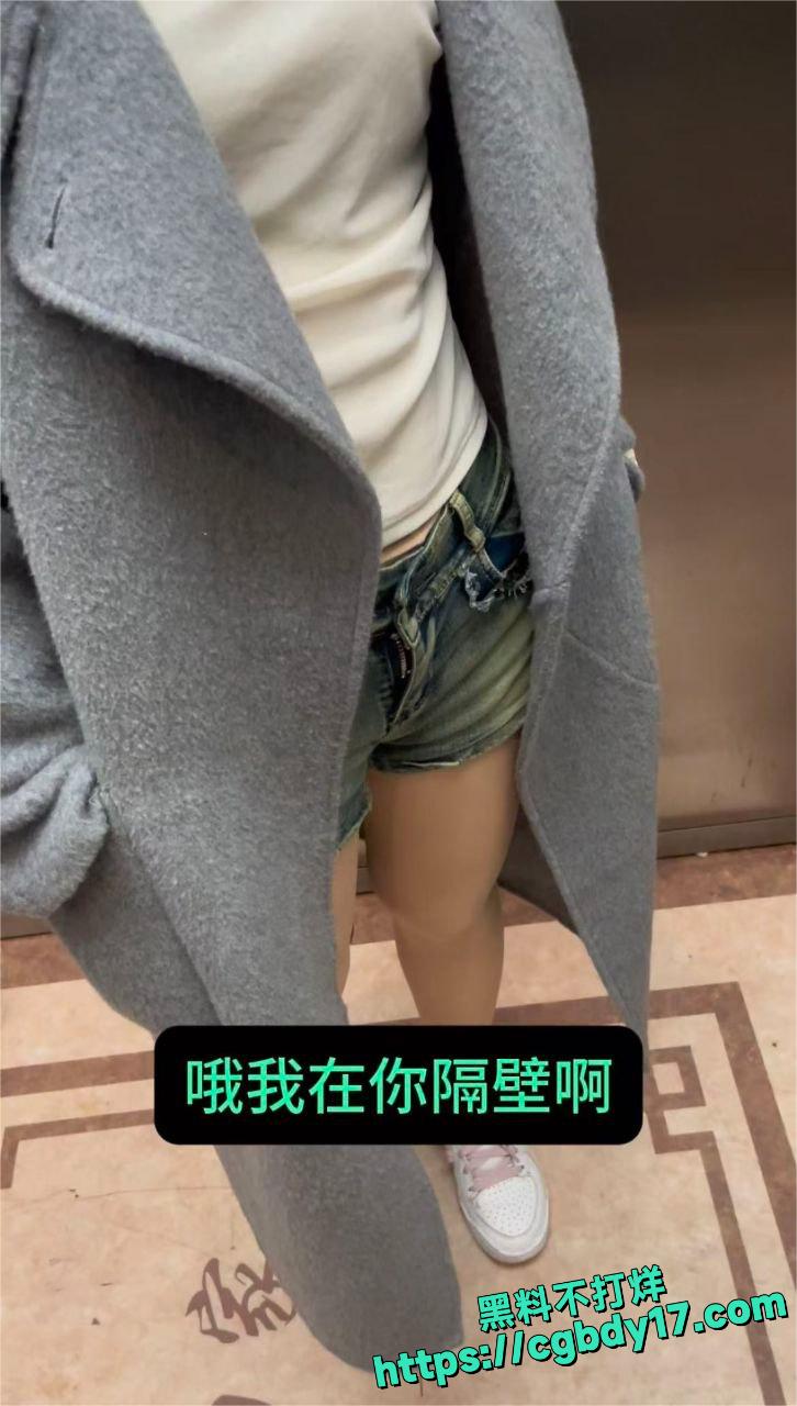 新搬家漂亮邻居给我热情的送馒头