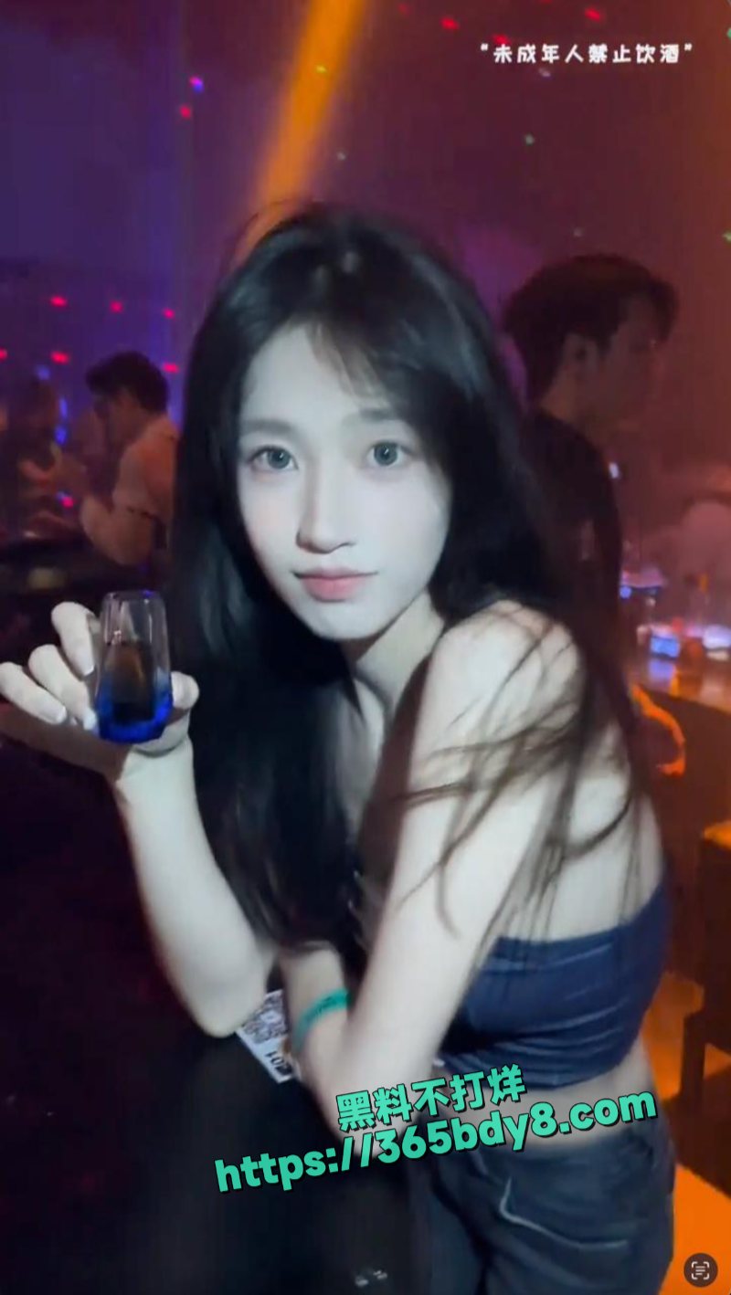 54w粉丝女网红丘隹亘生活照2